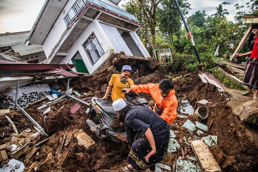 Photo of the day: Earthquake devastation