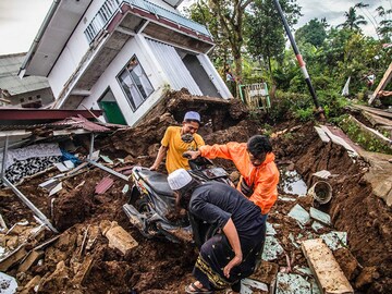 Photo of the day: Earthquake devastation