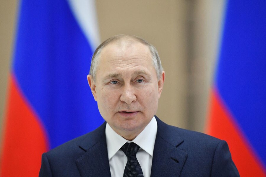 Putin intends  to build an international payment system that is 'independent of external interference