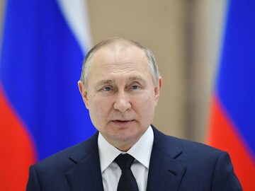 Putin intends  to build an international payment system that is 'independent of external interference