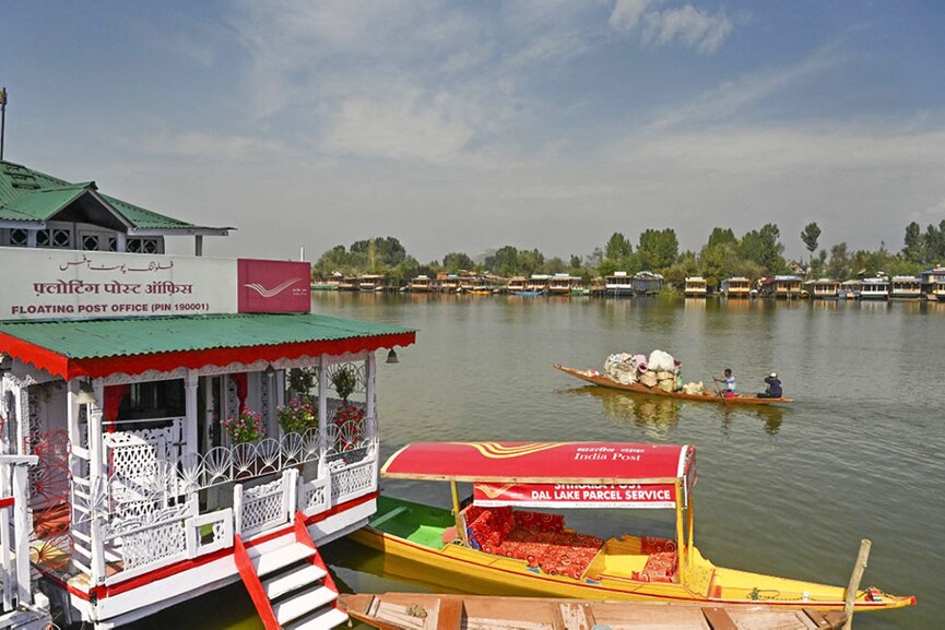 Photo of the day: Floating post office