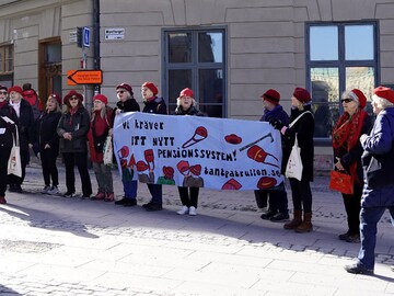 Swedish retirees demand fairer pensions for women