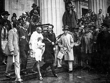 A Bittersweet Independence: How an economic enterprise took over India and a political coalition claimed it back after 200 years