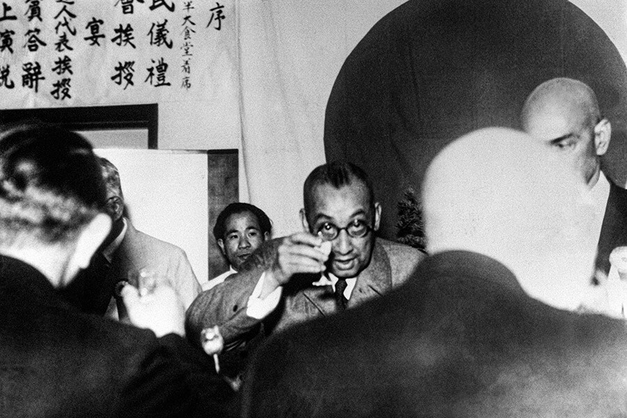 Subhas Chandra Bose at a dinner offered in his honour in Tokyo, Japan in 1943. Critical of Gandhi, Bose sought Japanese aid to form an army to liberate India. Image: Gamma-Keystone/Getty Images