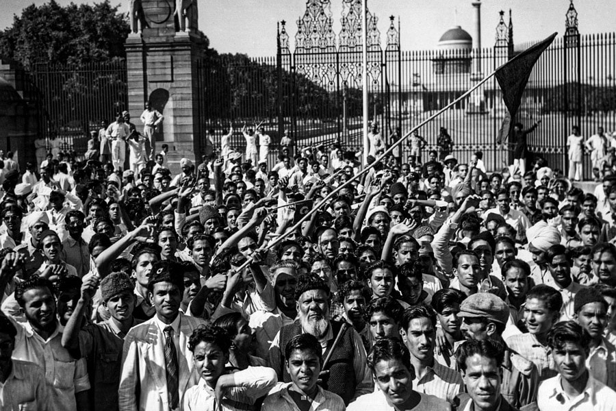 Muslim League members gather to show their support for the interim government in 1946. Image: Hulton-Deutsch Collection/Getty Images