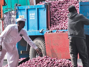 Morning Buzz: Onion traders strike in Nashik, FPIs trim exposure to government bonds and more