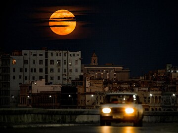 Photo of the day: Blue Supermoon