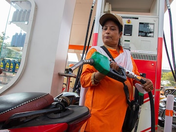 Morning Buzz: OMC stocks fall on fears of fuel price cut, IIT pay packages hold steady and more