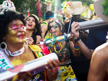 Carnival street parties return to Rio