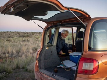 Week in, week out, 90-year-old journalist delivers news in the South African desert
