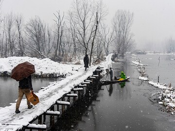 Photo of the day: Frozen valley