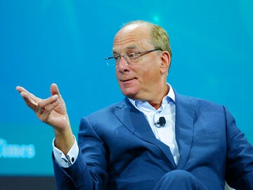 BlackRock CEO Predicts Cryptos will Outshine US Dollar and Other Traditional Currencies