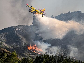 Photo of the day: Putting out fire