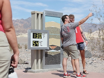 Heat seekers: In search of selfies with scorching temperature readings