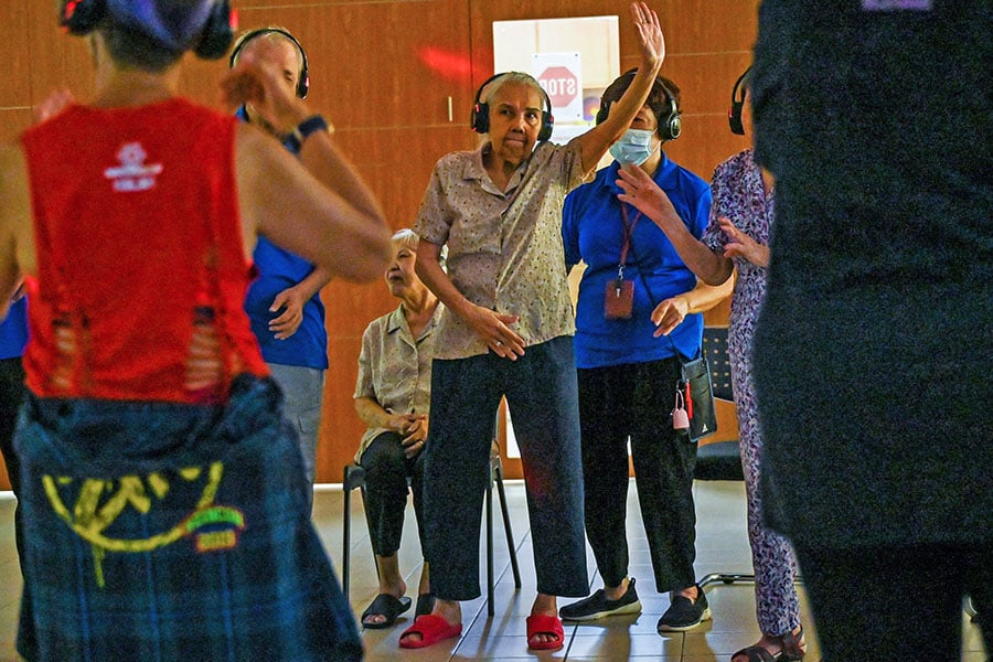 Singaporeans with dementia find their groove at silent disco