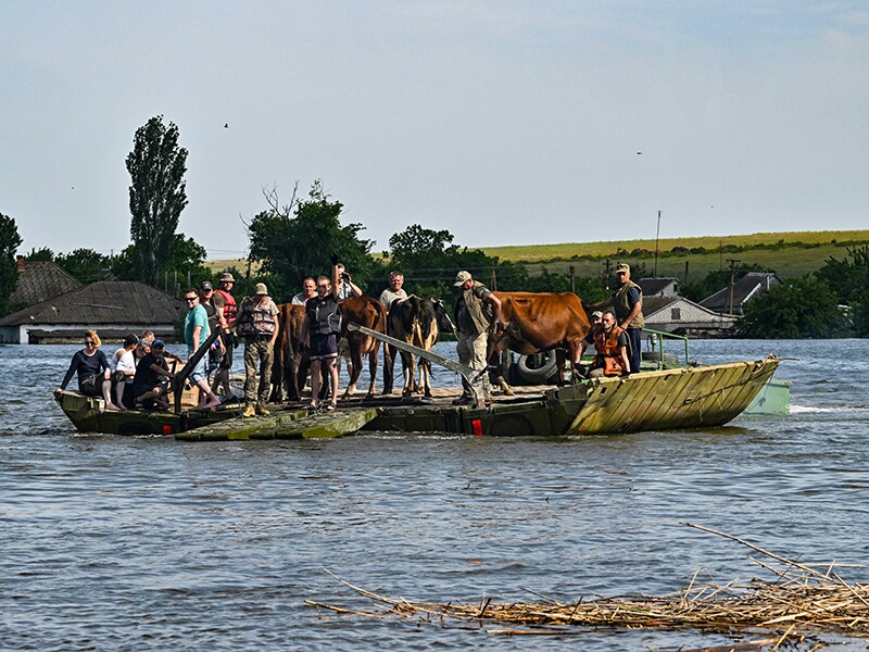 Photo of the day: Floods in war-torn Ukraine village