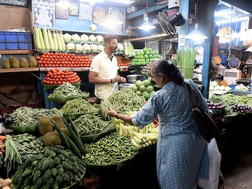 Morning Buzz: Retail inflation eases, recruiting sentiment set to improve, and more