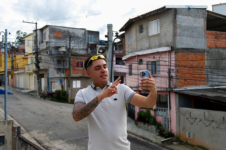 Brazil 'finfluencers' bring finance to the favelas