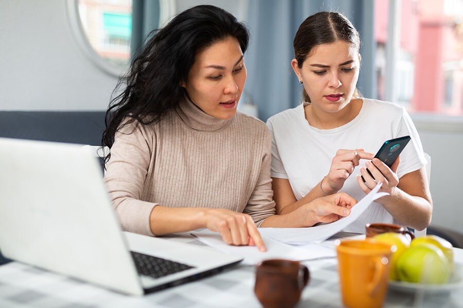 Young people turn to their nearest and dearest for help with managing their money: study