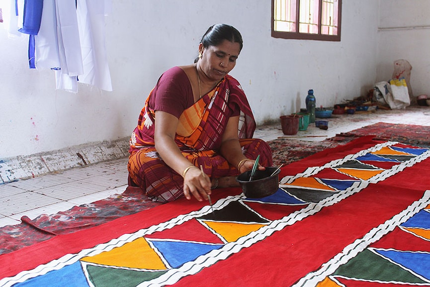 Artist Abirami is sitting on the floor, skilfully wielding her brushes, breathing life into kalamkari paintings, in this image she is painting a temple canopy.
Image: Veidehi Gite