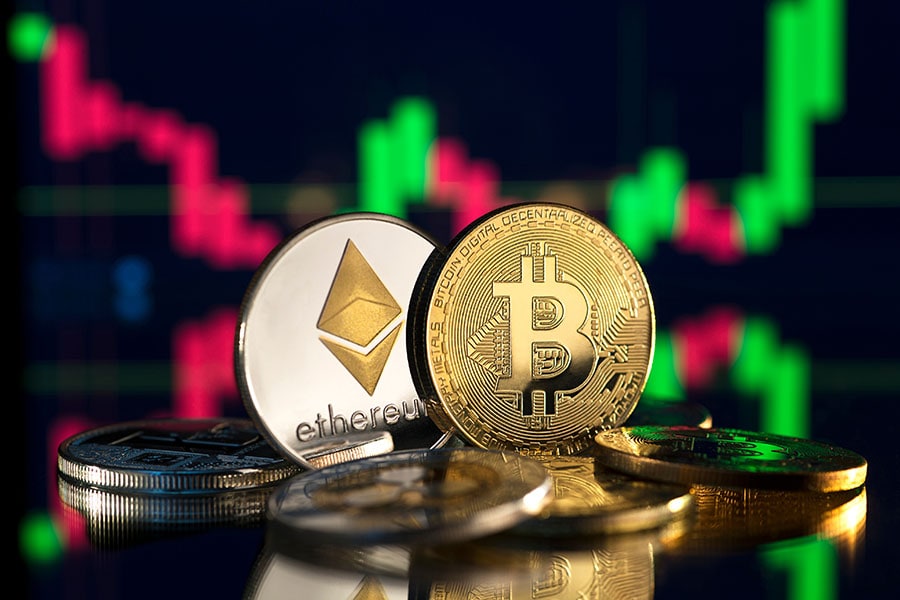 Bitcoin and Ethereum keep bull market strong, analysts expect volatility