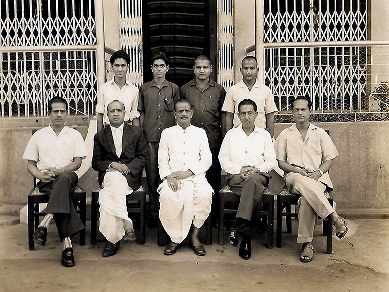 An early photo of Madan Mohanka (standing, second from left) along with his father Arjun Lal
Mohanka (centre, sitting) and family in their house in Jamshedpur, Bihar, in 1962