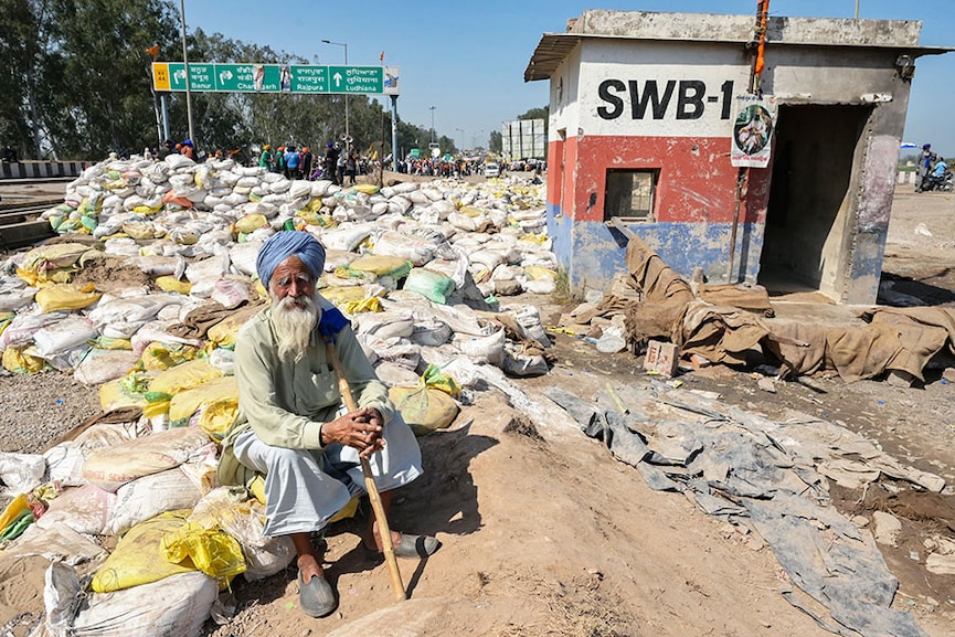 Photo of the day: Waiting to reach Delhi