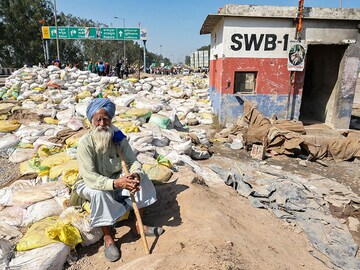 Photo of the day: Waiting to reach Delhi