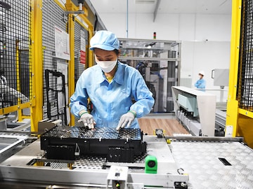 Morning buzz: Vinfast to set up battery manufacturing plant in India, Dec manufacturing drops to 18-month low, and more