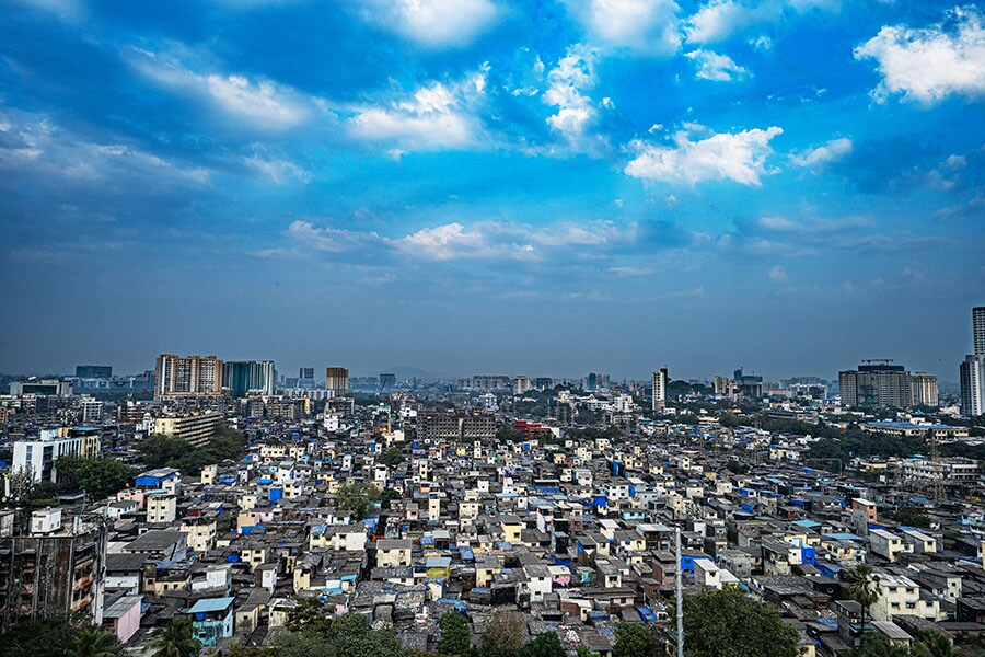 A glimpse of Dharavi from an under-construction building. Image: Mexy Xavier