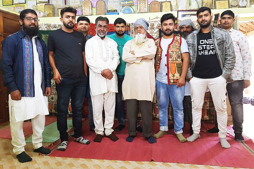 Meet Abdul Gafur Khatri's family. Khatri family has held aloft the torch of Rogan painting, India's sole inheritor of this award-winning tradition.