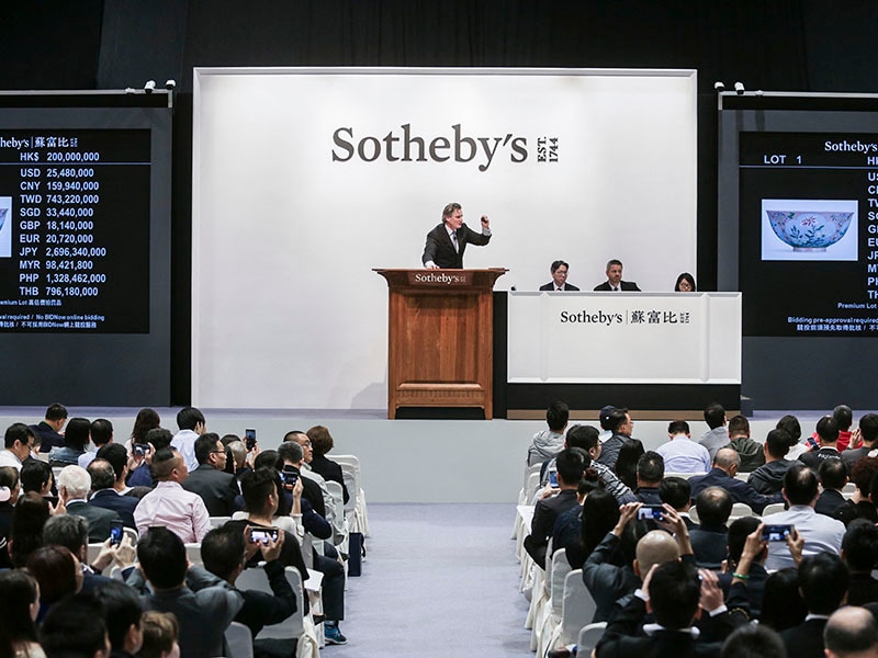 Low-end internet auctions upend art market: Artprice survey