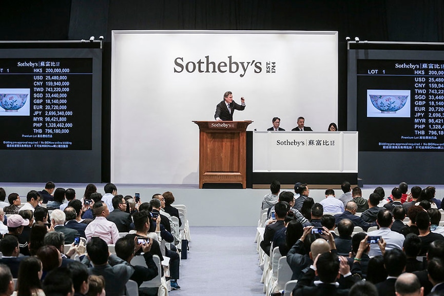 Low-end internet auctions upend art market: Artprice survey