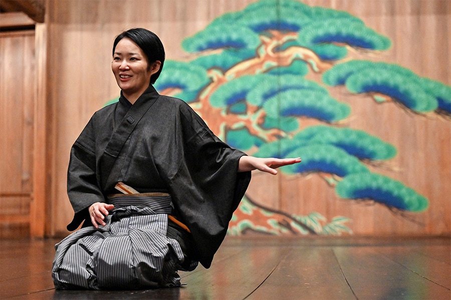 Women break into Japan's 'masculine' Noh theatre