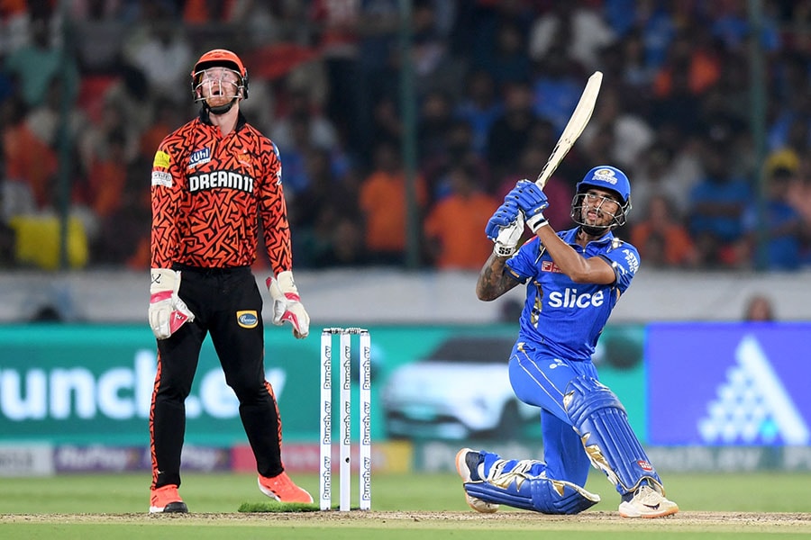 Mumbai Indians' Tilak Varma (R) plays a shot as Sunrisers Hyderabad's wicketkeeper Heinrich Klaasen reacts during the Indian Premier League (IPL) Twenty20 cricket match between Sunrisers Hyderabad and Mumbai Indians at the Rajiv Gandhi International Stadium in Hyderabad on March 27, 2024.
Image:  Noah Seelam / AFP 