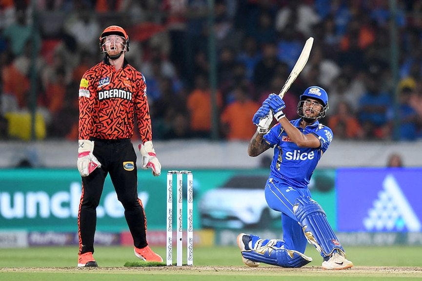 Mumbai Indians' Tilak Varma (R) plays a shot as Sunrisers Hyderabad's wicketkeeper Heinrich Klaasen reacts during the Indian Premier League (IPL) Twenty20 cricket match between Sunrisers Hyderabad and Mumbai Indians at the Rajiv Gandhi International Stadium in Hyderabad on March 27, 2024.
Image:  Noah Seelam / AFP 