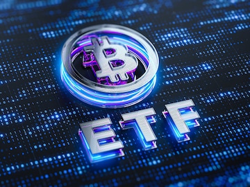 Bitcoin price chart aligning with US Spot Bitcoin ETF launch trends