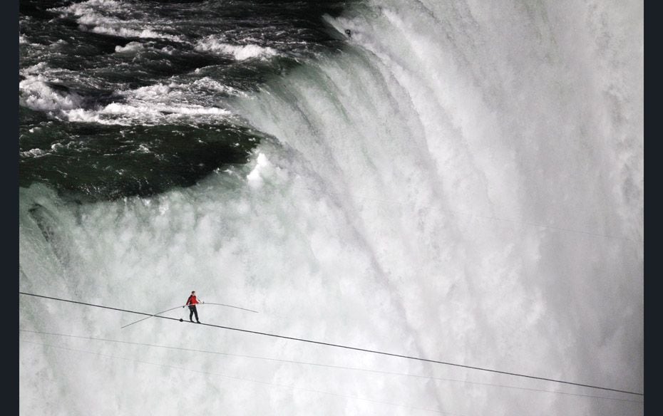 Tightrope walker Nik Wallenda walks the high wire from the US side to the Canadian side of the Niaga