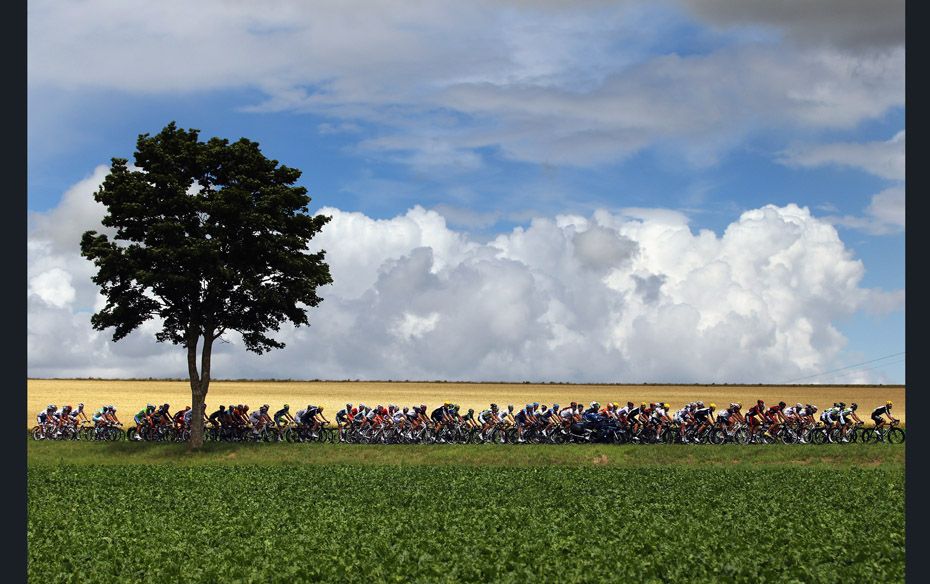 The peloton make their way through the French countryside during stage six of the 2012 Tour de Franc