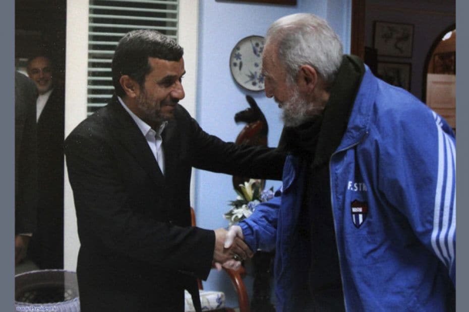 Iranian President Mahmoud Ahmadinejad (l) shakes hands with former Cuban leader Fidel Castro in Cuba