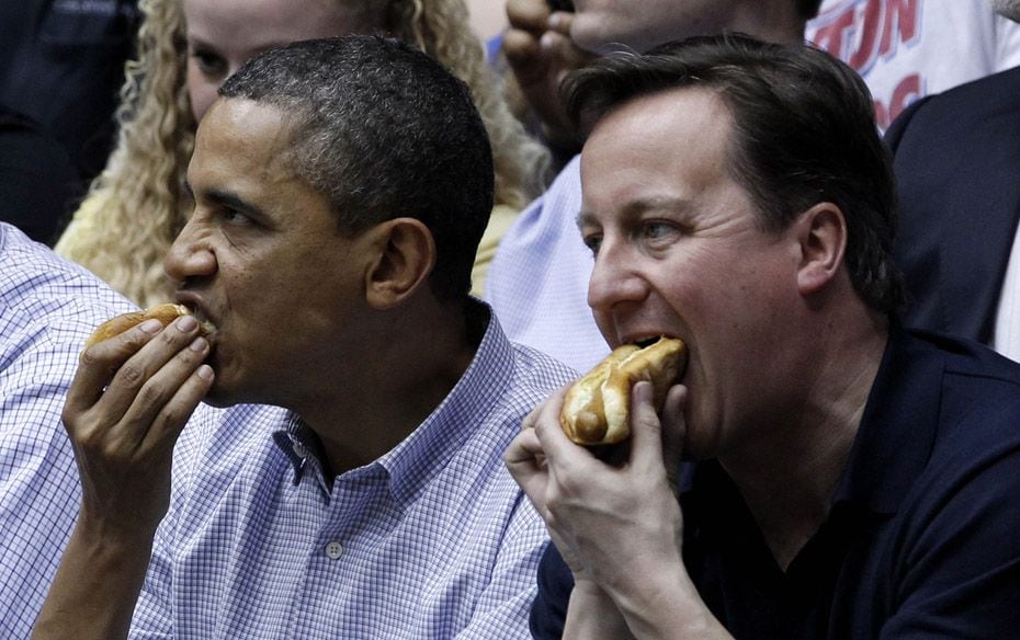 US President Barack Obama and British Prime Minister David Cameron watch a basketball match at the U