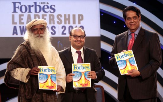 Spiritual leader Sadhguru Jaggi Vasudev, Indrajit Gupta (Forbes India editor), and KV Kamath (chairm