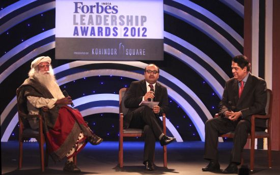 Spiritual leader Sadhguru Jaggi Vasudev, Indrajit Gupta (Forbes India editor), and KV Kamath (chairm