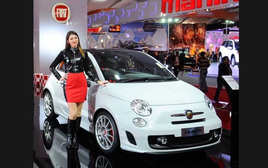 Abarth 500: Fiat has launched the flagship product of their Abarth brand. Abarth 500 comes loaded wi