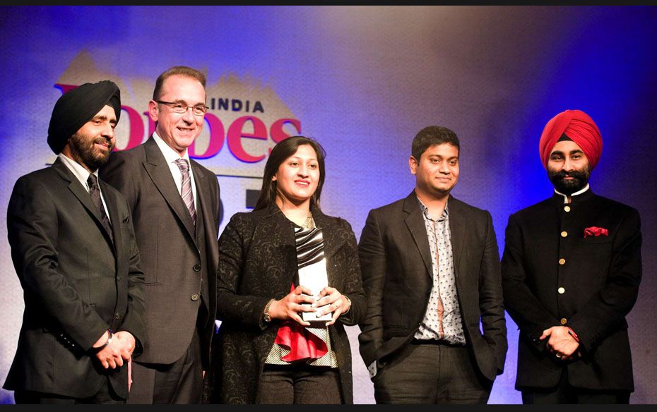 Prateek and Priyanka Raja, founders of Gallery Experimenter, receive the award for Contemporary Gall