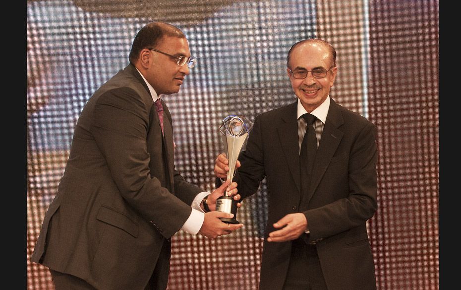 Alliance Tire Group founder and CEO Yogesh Mahansaria (left) receives the NextGen Entrepreneur award