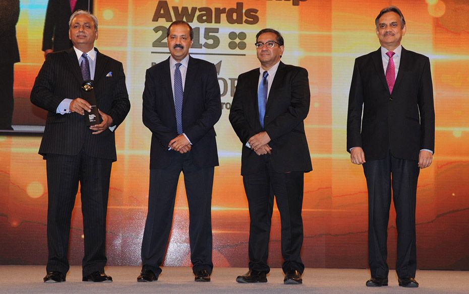 CP Gurnani (extreme left), MD and CEO of Tech Mahindra Ltd receives the award for Best CEO – P