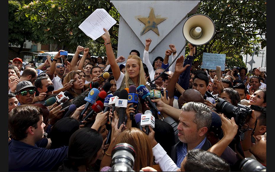 Lilian Tintori (centre), wife of jailed Venezuelan opposition leader Leopoldo Lopez, holds a letter 