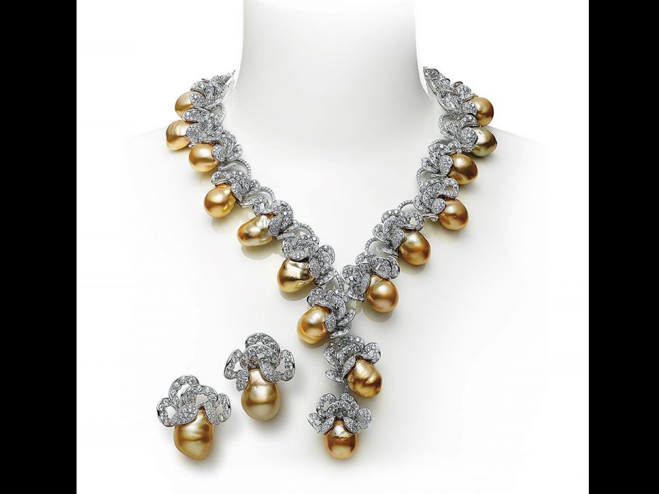 Mikimoto flora necklace & earring setThis is part of a new collection which comes from the legen