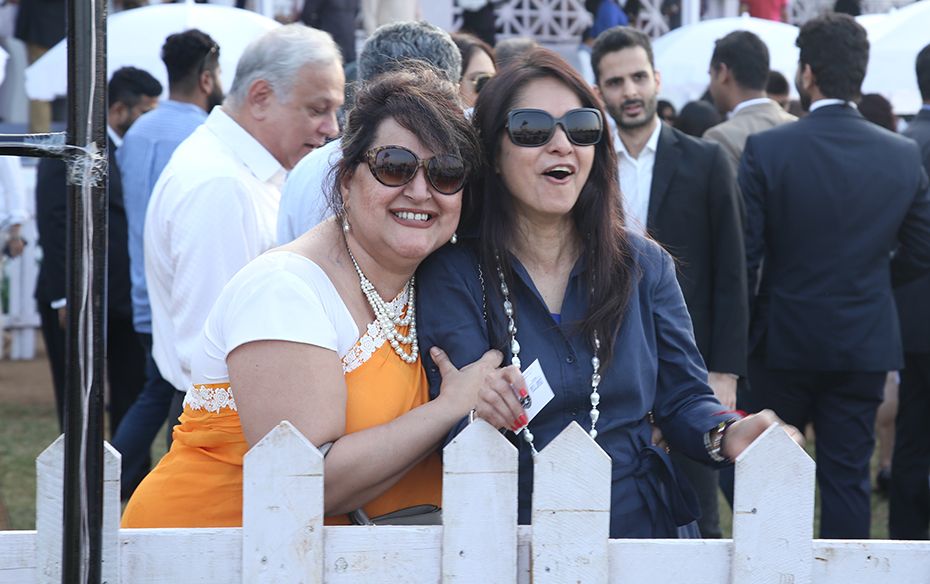 Theatre veteran Raell Padamsee and Alekha Engineer enjoying the race